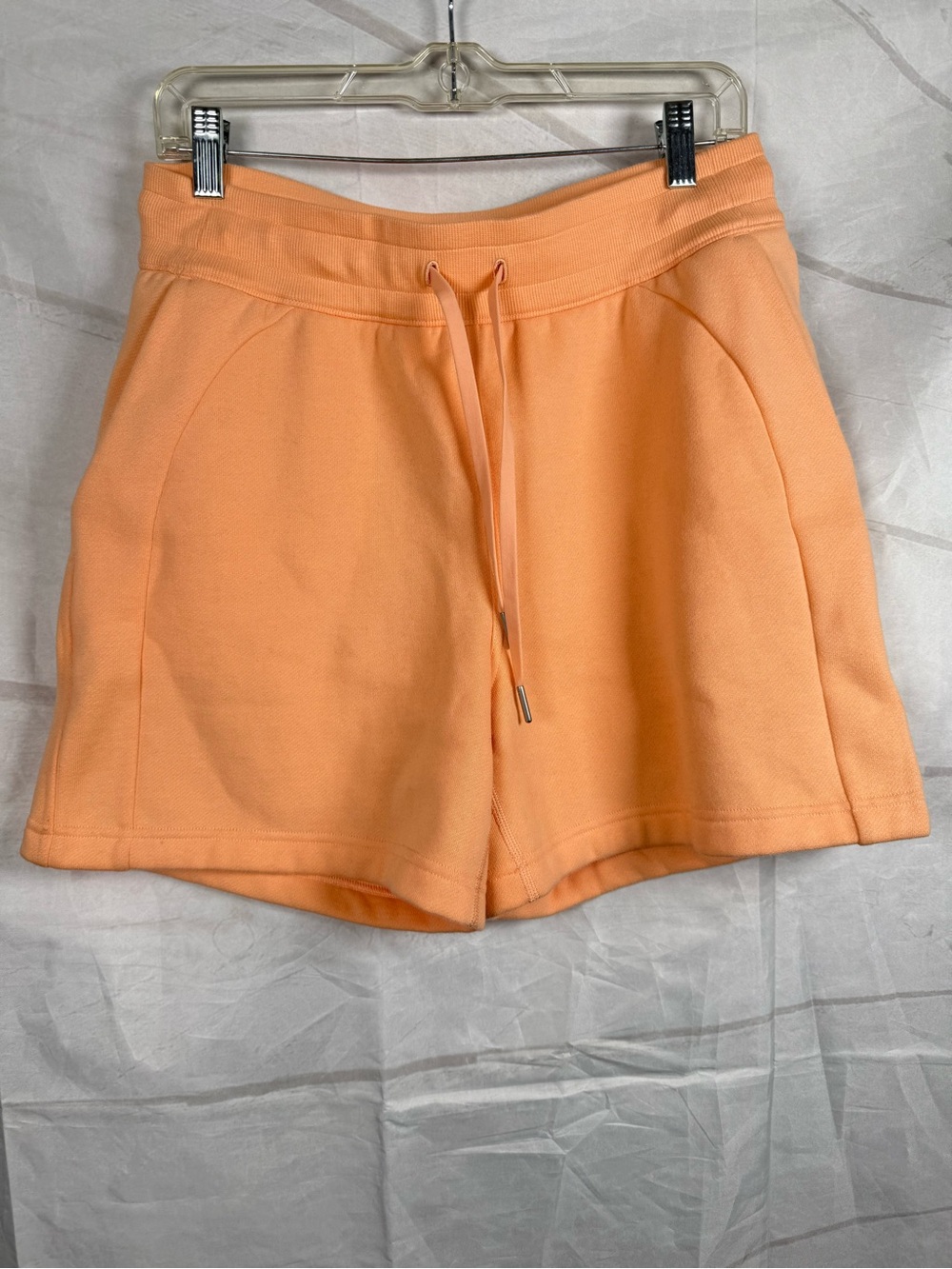 Lululemon Scuba High-Rise shorts 5” Size 8